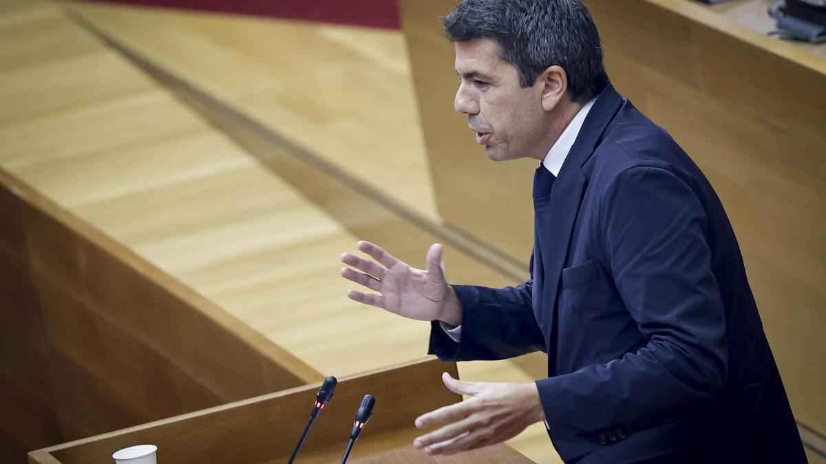 Mazón interviene en las Corts en la sesión de control, este jueves.