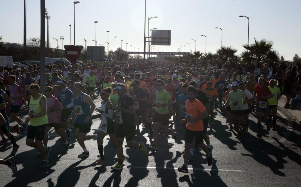 El Mouaziz, del Club Nerja de Atletismo ha vuelto a imponerse en la prueba, que ha alcanzado una participación récord con 7.500 corredores