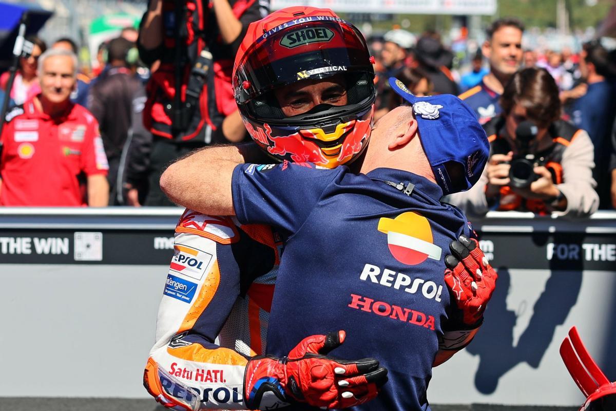 Magic Márquez (Honda) está de vuelta, hoy, en Portimao, en el primer GP de la temporada el campeonísimo catalán ha logrado su pole position nº 92 tras dos vueltas suicidas y arrancará esta tarde, en la carrera al sprint en primera posición por delante de Jorge Martín (Ducati) y Pecco Bagnaia (Ducati).