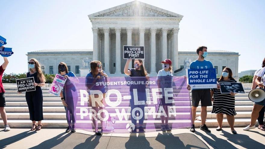 Manifestantes contra el aborto frente al Supremo de EEUU.