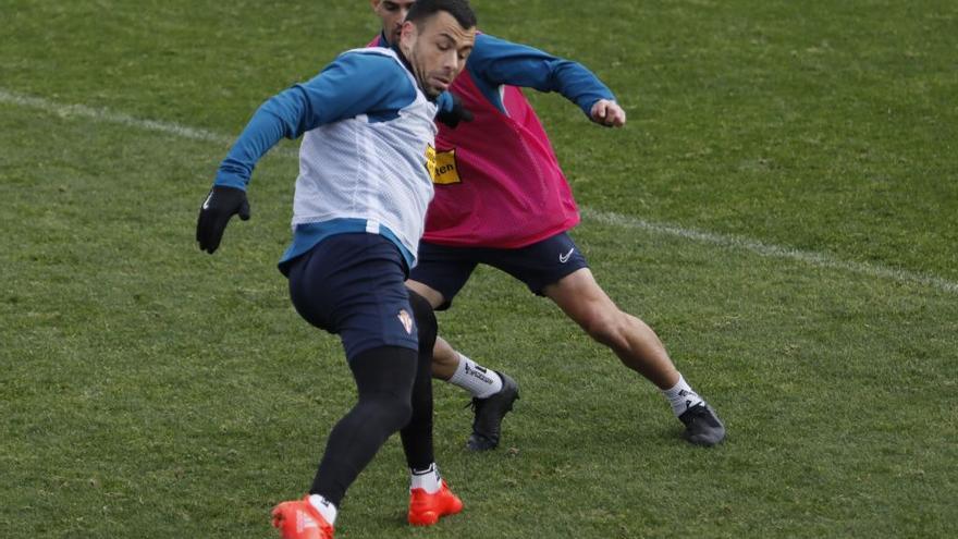 Javi Fuego, durante el entrenamiento de esta mañana en Mareo.