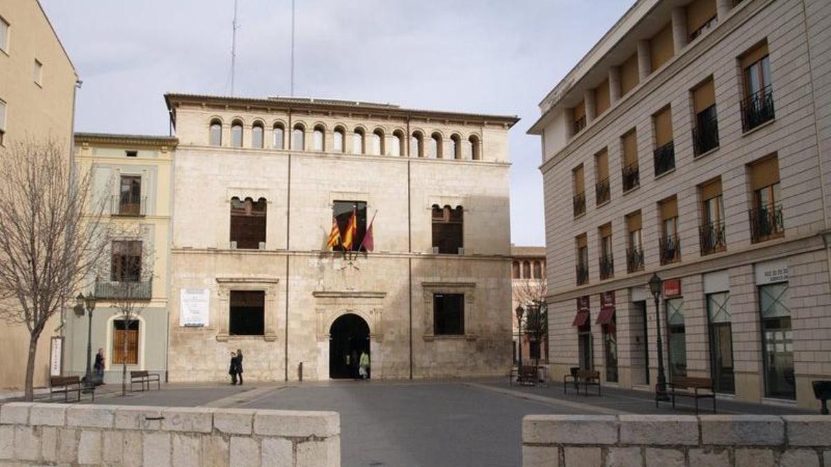 Façana de l'Ajuntament d'Alzira.