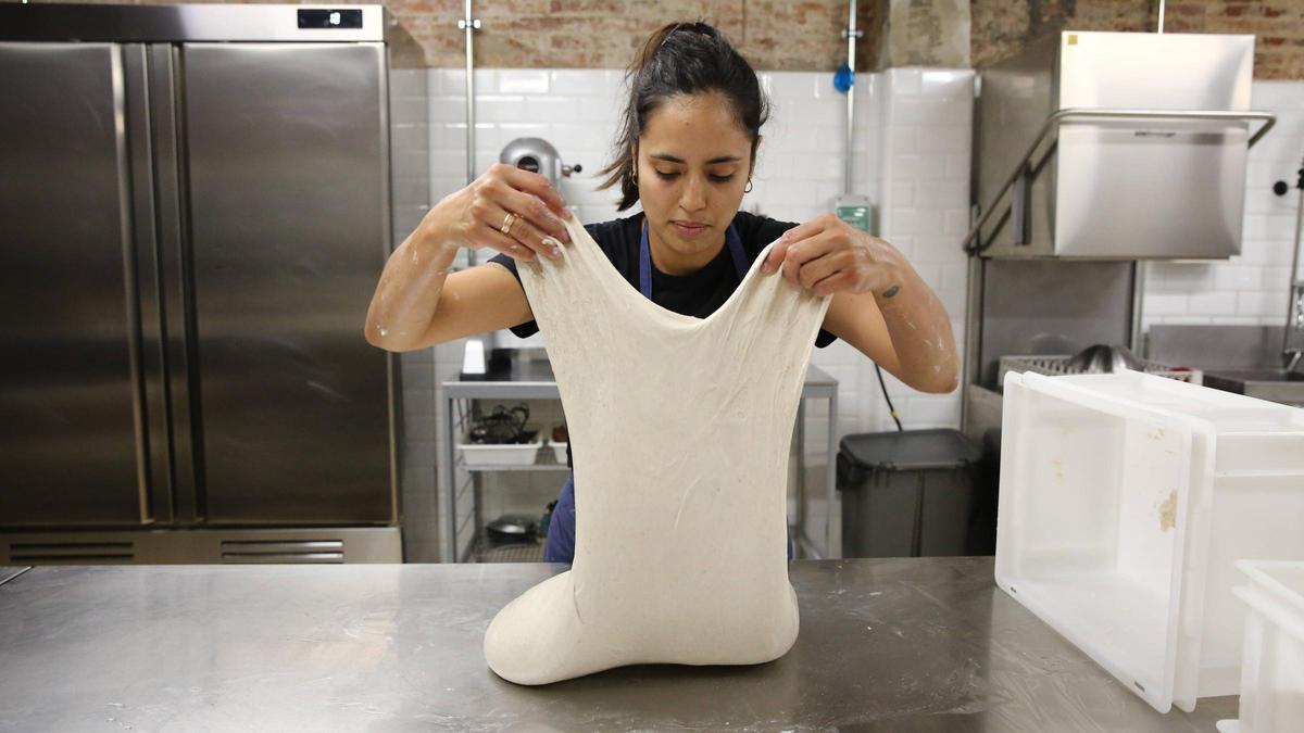 Candy Quintana, en el obrador de Handy Bakery.