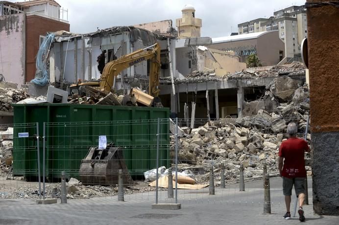 DERRIBO EDIFICIO EMBOTELLADORA DE AGUA SAN ROQUE