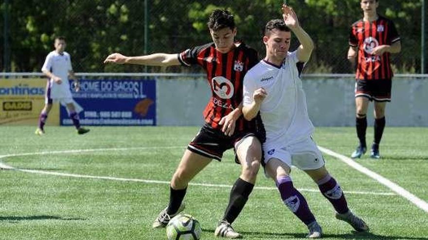 Una jugada del partido disputado ayer. // Bernabé/Javier Lalín