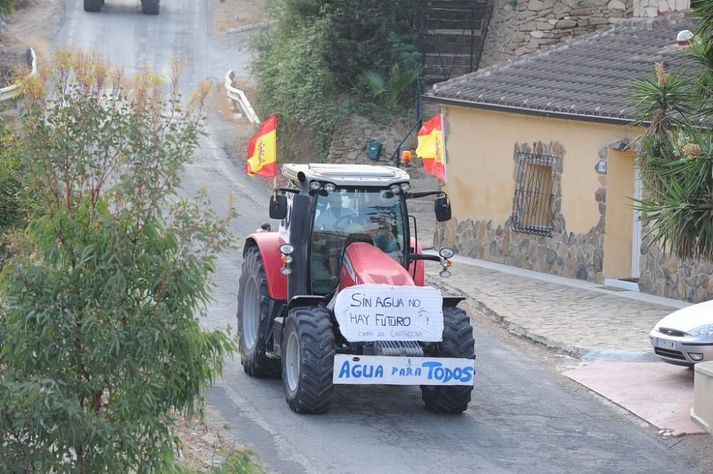 La protesta de agricultores a su paso por el Garru