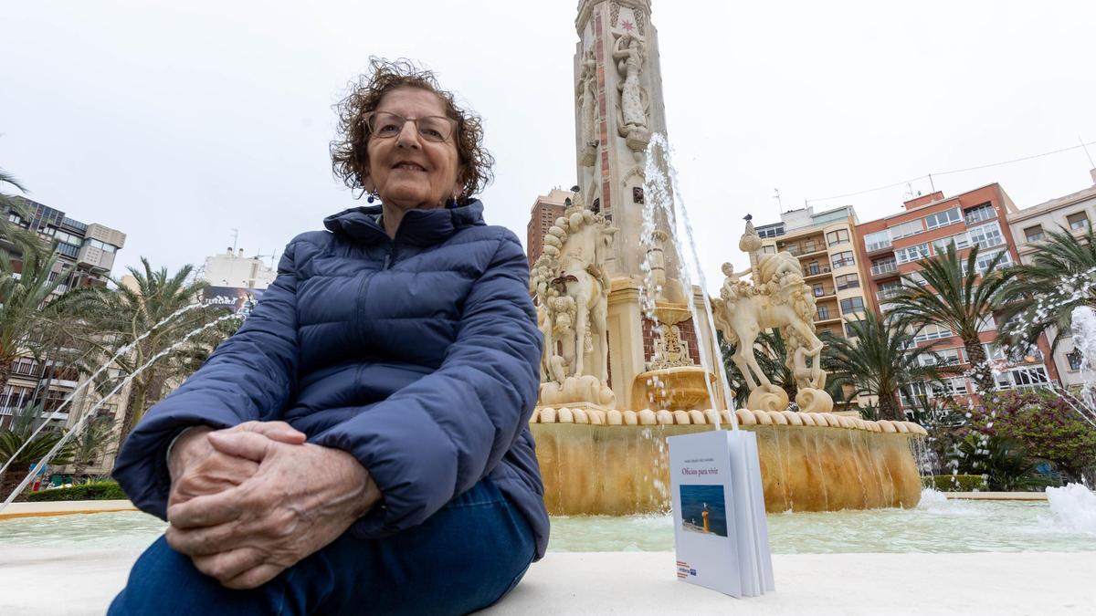 Mari Carmen Díez con su poemario "Oficios para vivir" en Luceros