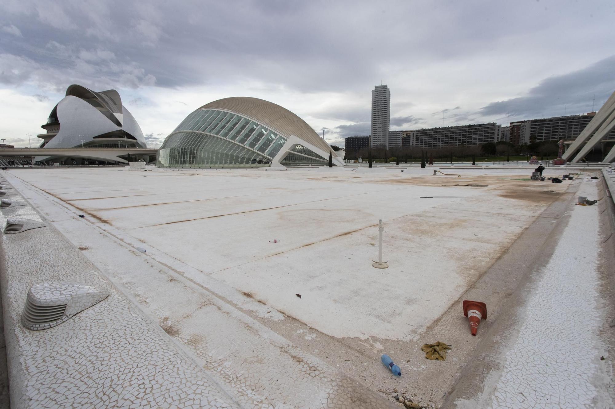 El polvo rojo del sahara "tiñe" la Ciudad de las Ciencias