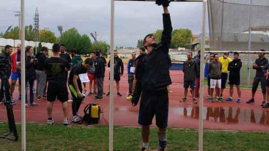 Los brigadistas se preparan para participar en una de la competiciones.