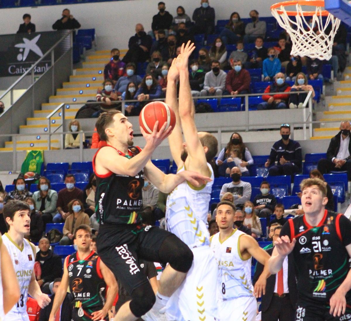 Van Beck entra a canasta en el partido de hoy ante el Gipuzkoa