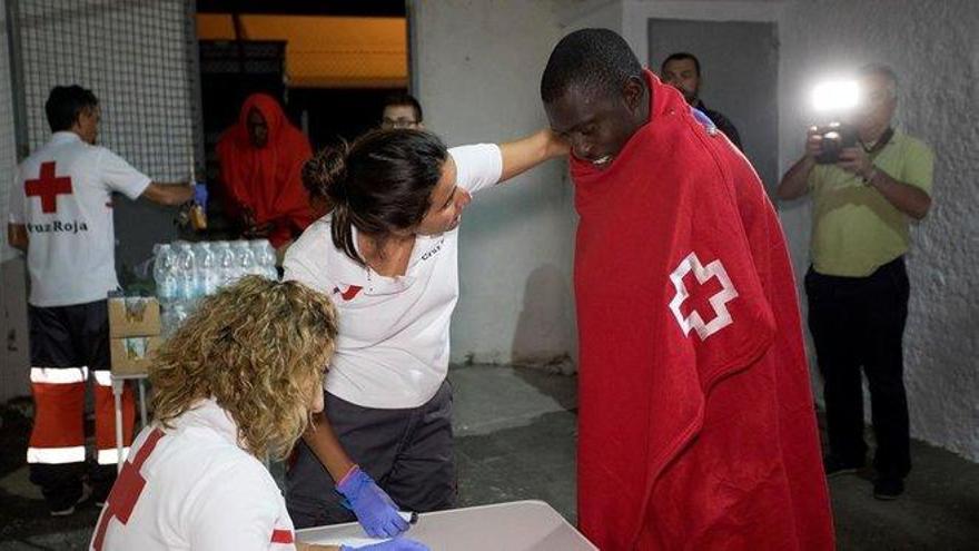 El Gobierno reforzará la acogida de refugiados ante la caída de las pateras