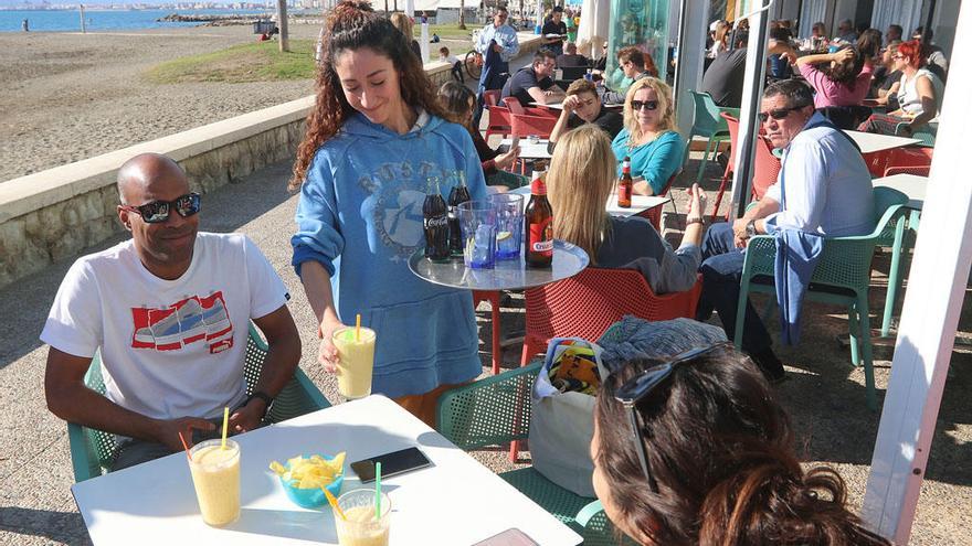 El sector Servicios, que engloba a la hostelería, fue el que mayor bajada registró en julio.