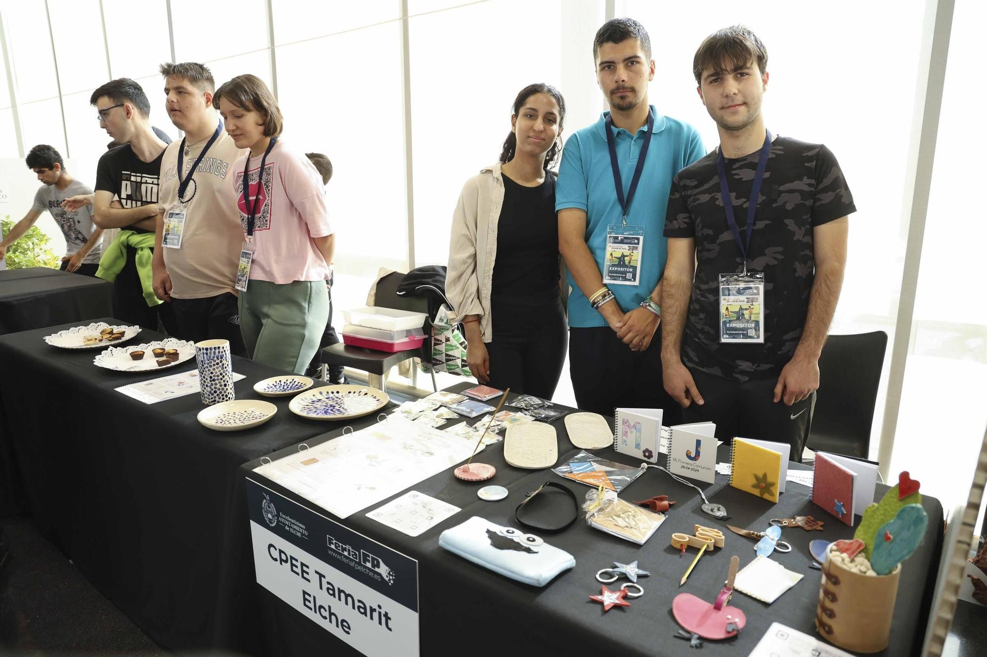 Elche muestra en una feria municipal con 36 centros educativos su apuesta por la FP