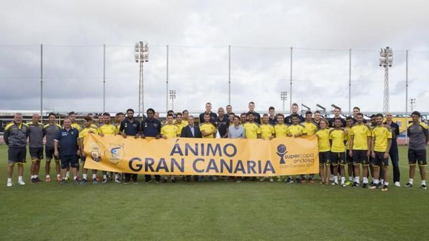 Entrenamiento de la UD y mensaje de apoyo al Granca por la Supercopa