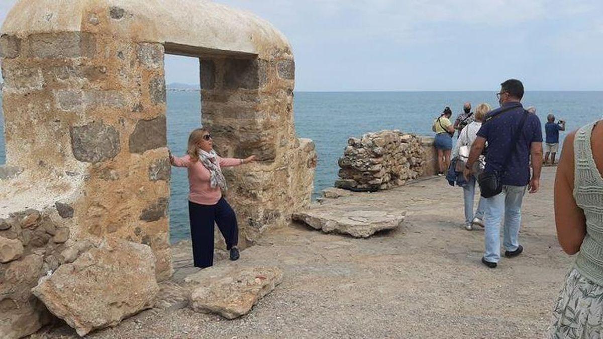 El entorno de la Porteta de Peñíscola es uno de los lugares más visitados por los turistas.