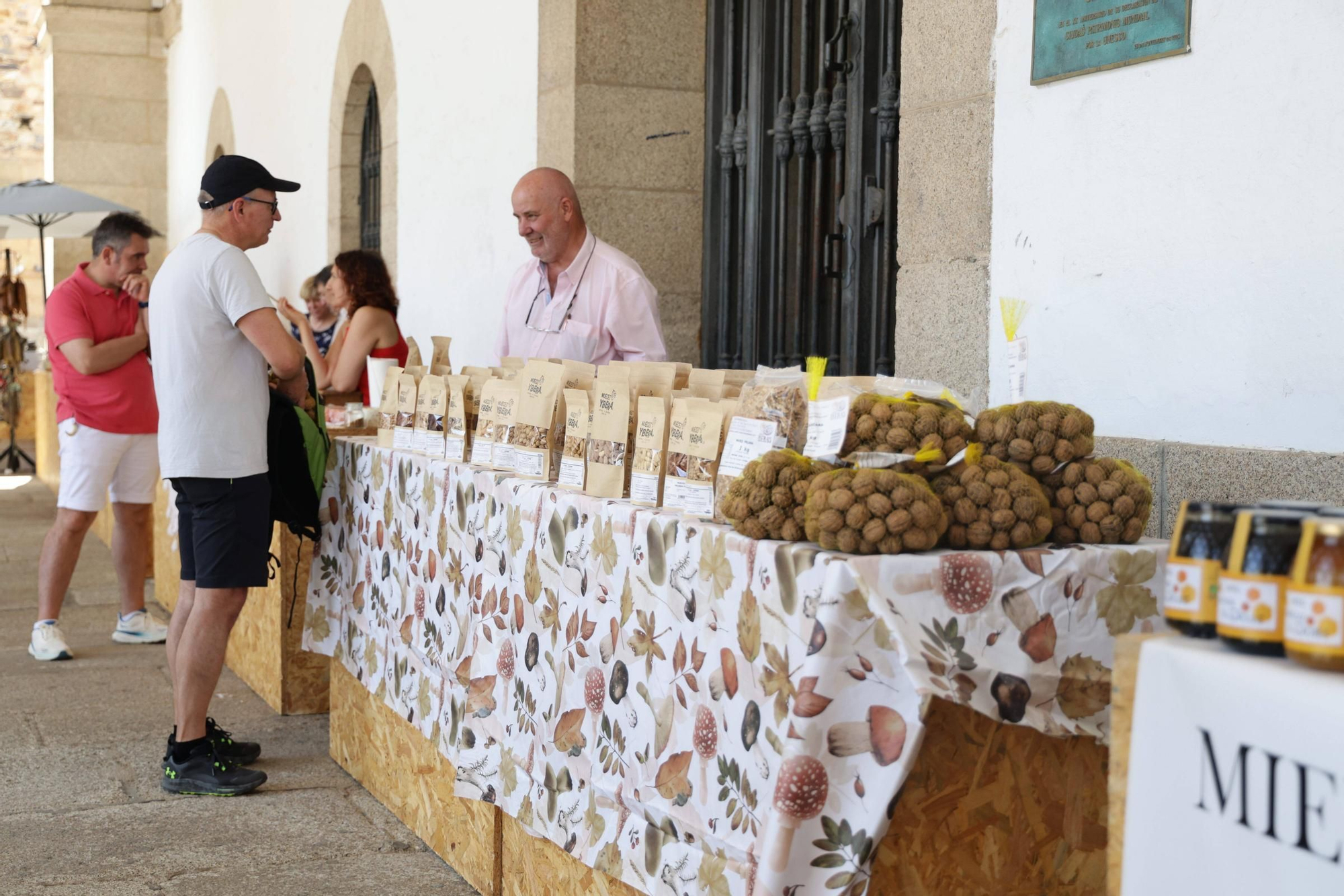 Fotogalería | Así se ha vivido el biomercado de Cáceres