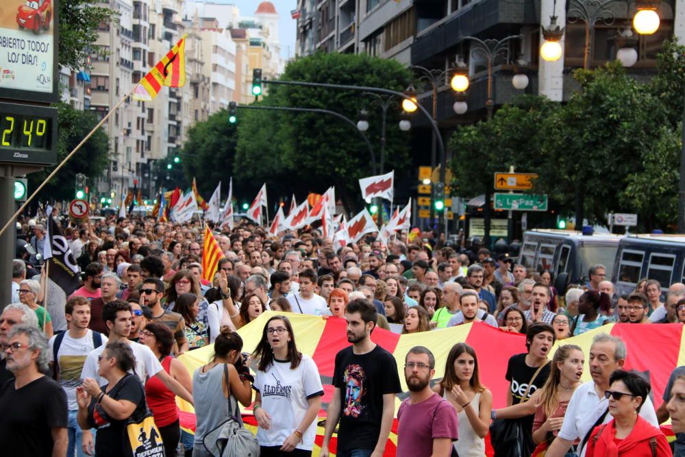 La ultradreta irromp a la manifestació del 9 d'oct