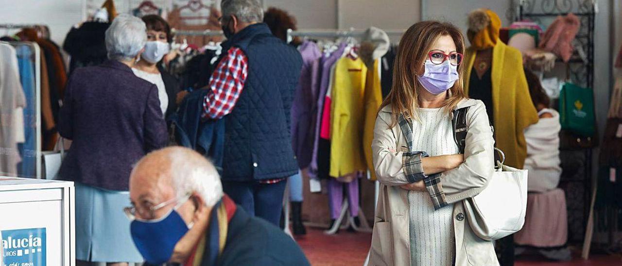 Ambiente, ayer al mediodía, en la Feria de Comercio en el pabellón de La Magdalena.