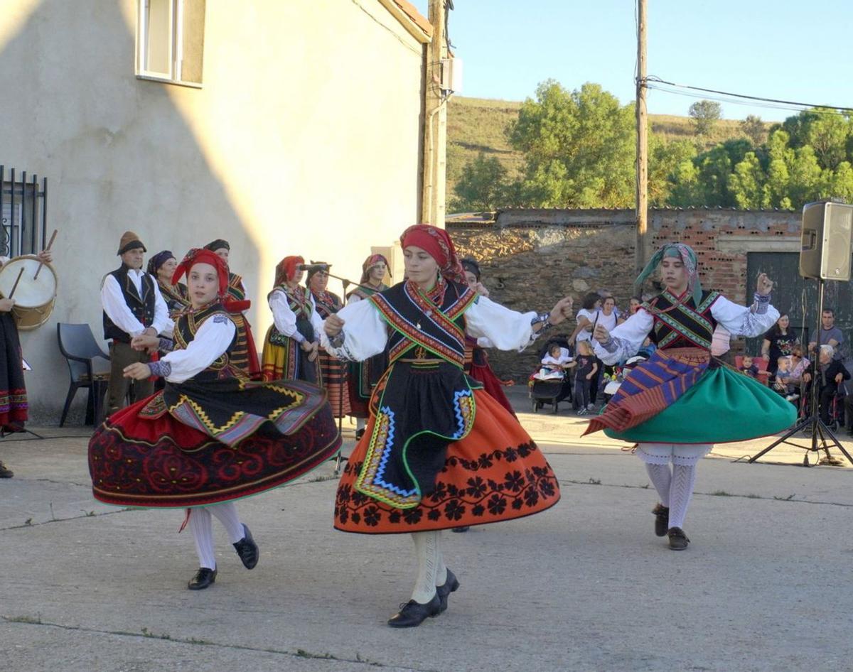 Bailes regionales como parte de las fiestas patronales. | Ch. S.