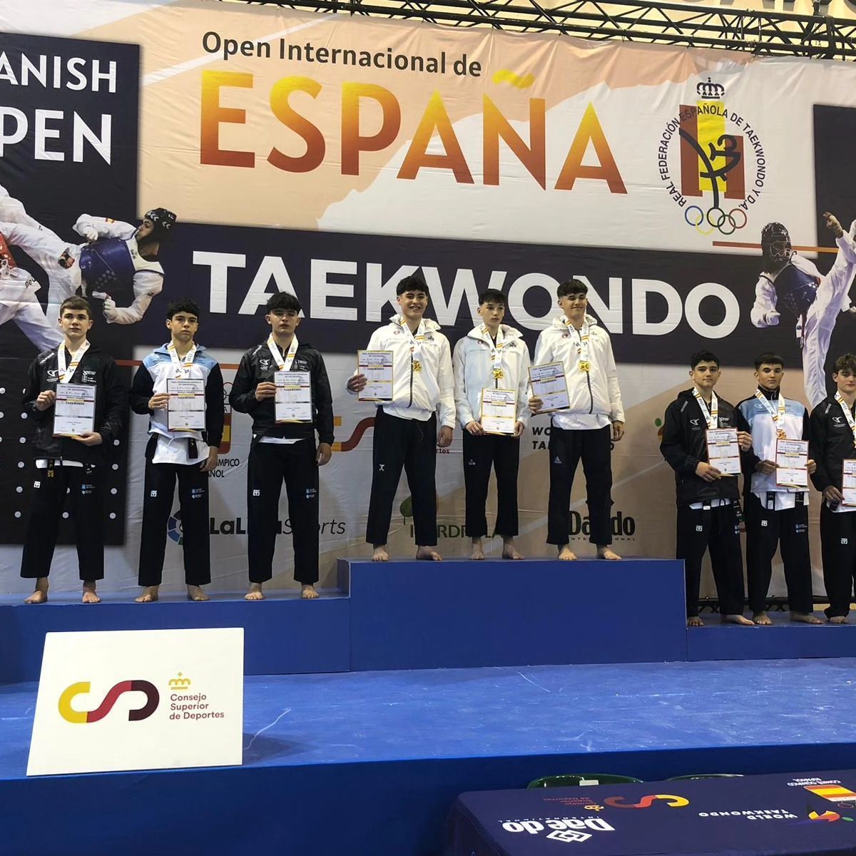 A la izquierda, Iago Gil y Lucas Yelo con la selección gallega.