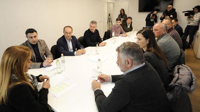 Carmela Silva presentó ayer los avances del plan a alcaldes de las comarcas. |  // BERNABÉ/JAVIER LALÍN
