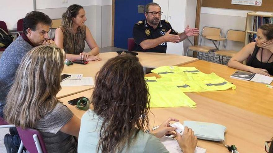 Los maestros de Almassora usarán petos en las salidas escolares