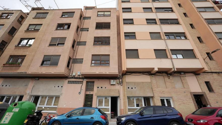 La reconversión de bajos en pisos en Castelló aviva los conflictos vecinales: "Deberían informar a la finca y no lo hacen"
