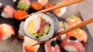 Vídeo | El ‘terrorisme del sushi giratori’ indigna al Japó
