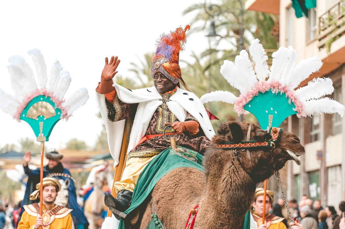 Los Reyes Magos llegan en dromedario a Elche