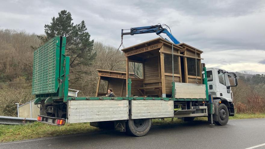 Siero inicia la renovación de nueve paradas de autobús en la zona rural del concejo