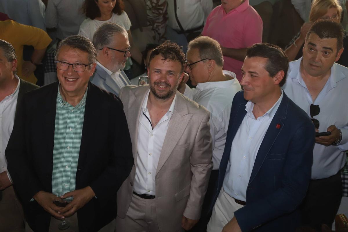 Numerosos peñistas comparten su día de convivencia en El Arenal