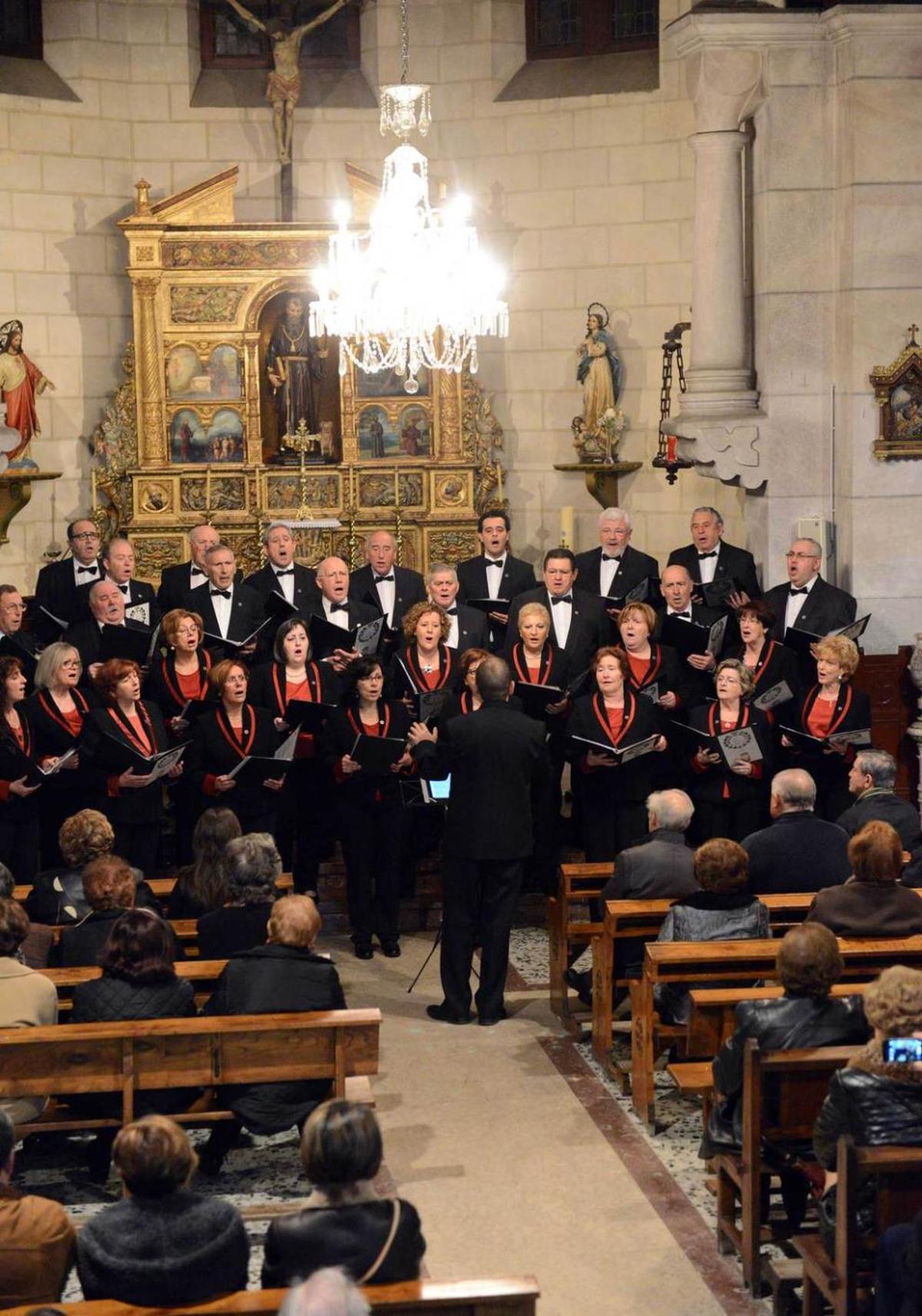El Orfeón de Mieres, en el concierto de Navidad en Morcín.