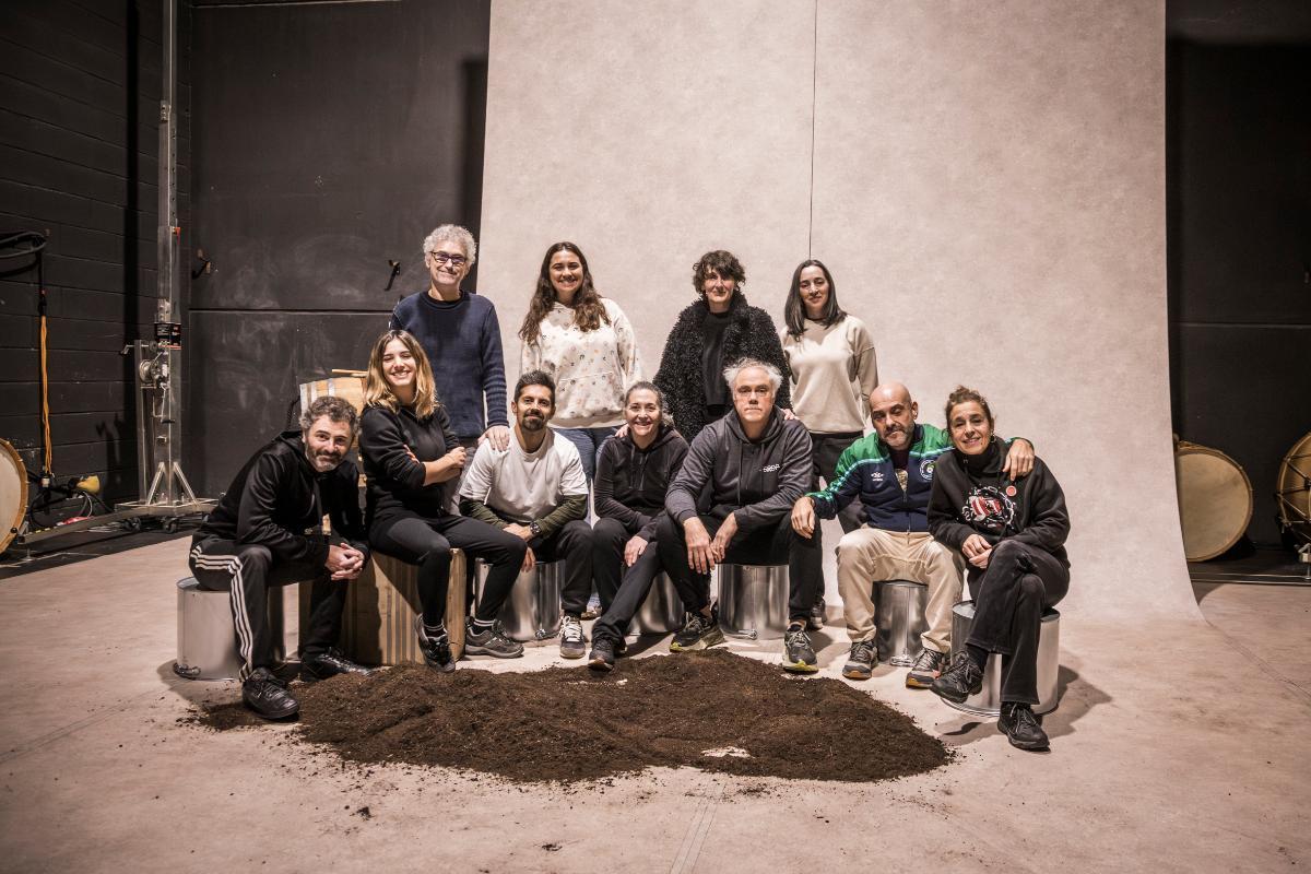 Elenco de Memorias dun neno labrego dirigida y adaptada por Candido Pazó.