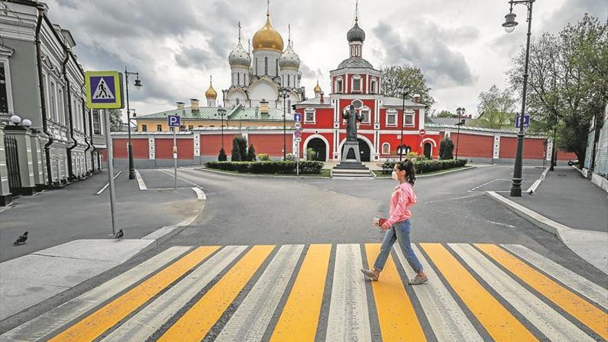 La extensión del covid-19 en Rusia merma la popularidad de Putin