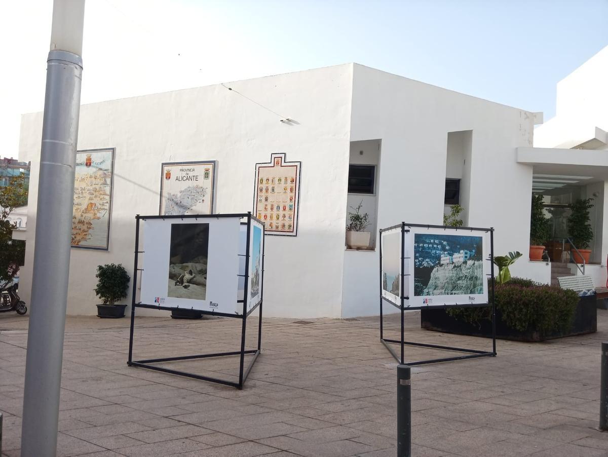 Parte de la exposición en las calles de Calp.