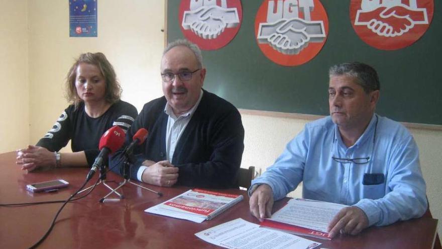 De izquierda a derecha, Vanessa Bonis, Ángel del Carmen y Ángel Lobo, en rueda de prensa.