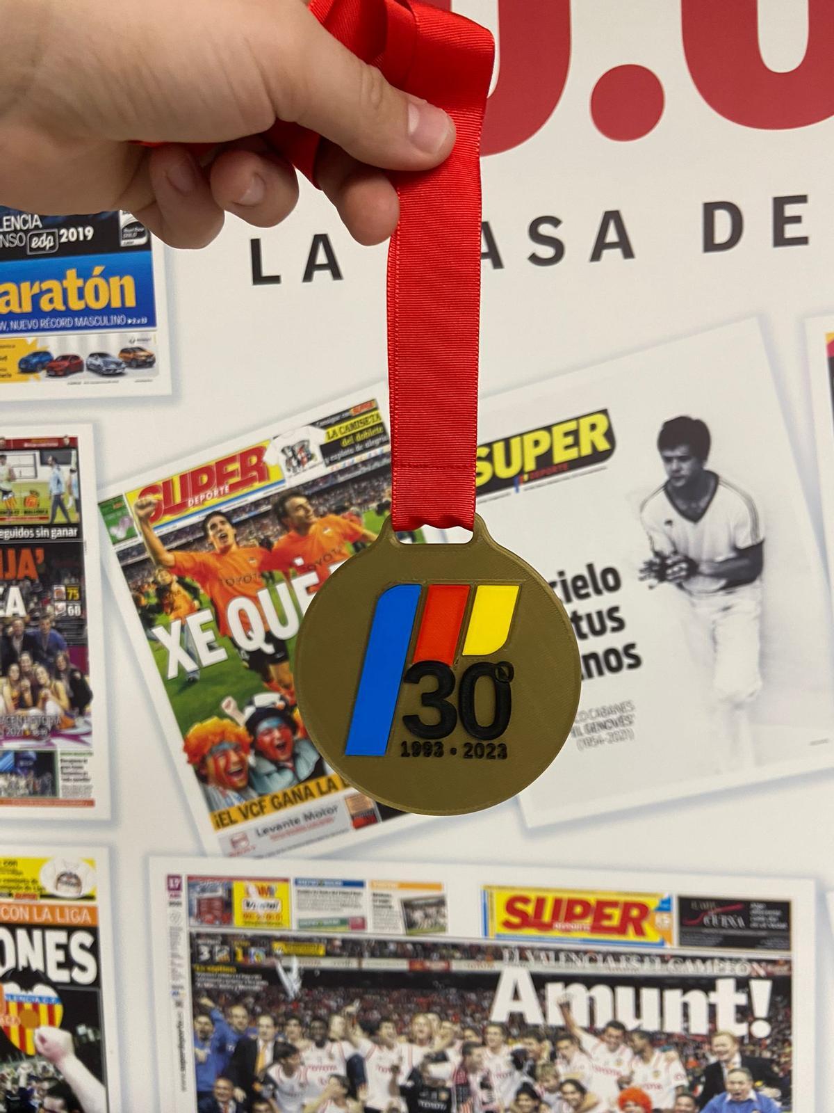 Una imagen de la medalla del 30 Aniversario de Superdeporte