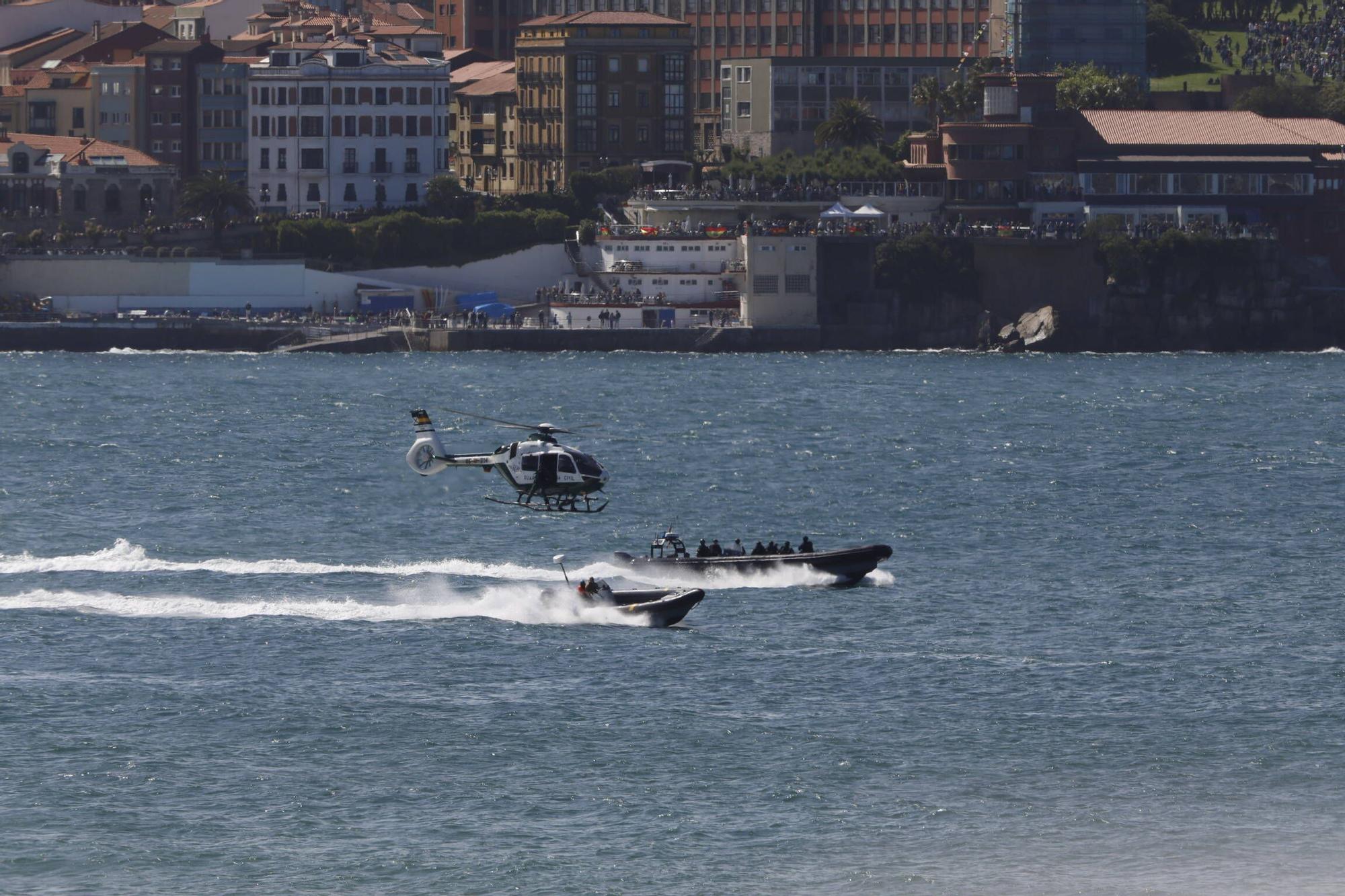 EN IMÁGENES: Así fue la revista naval  del Rey Felipe VI y la exhibición aérea en Gijón por el Día de las Fuerzas Armadas