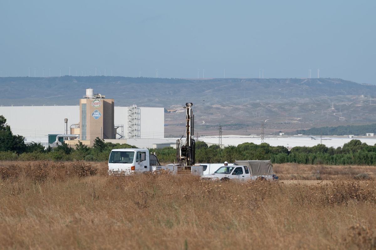 Primeros movimientos en el terreno de Microsoft en Villamayor de Gállego.