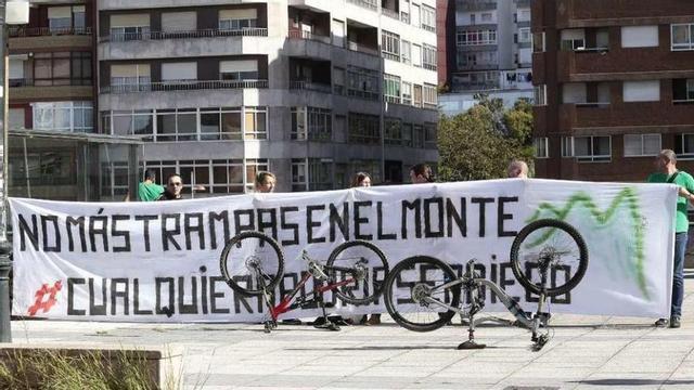 Una de las concentraciones en apoyo a Diego celebradas en los juzgados de Vigo. // A.Irago