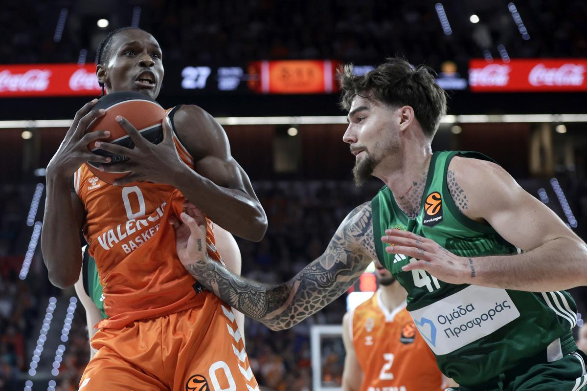 Brancou Badio, contra Juancho Hernangómez en el partit de dimarts