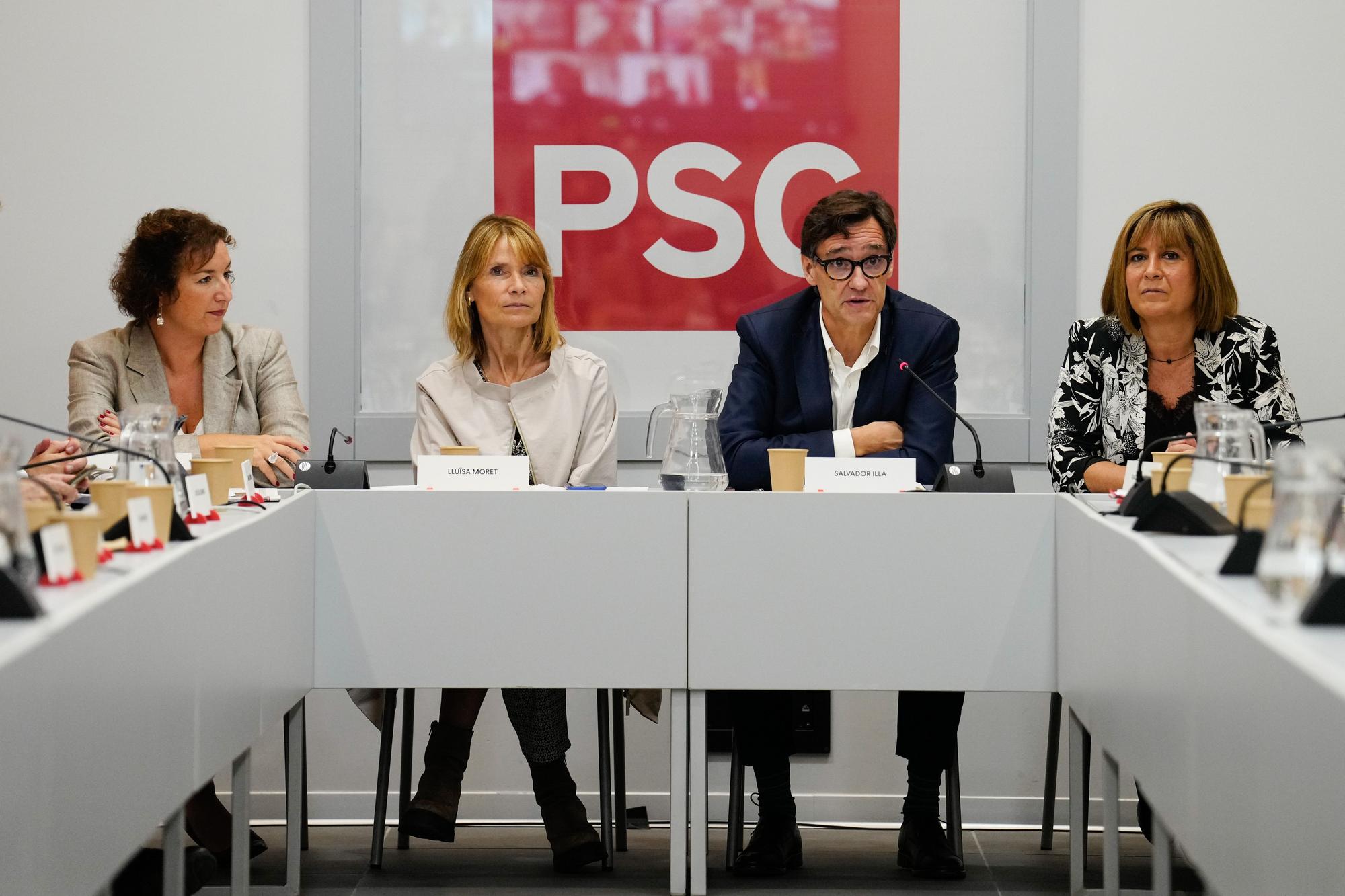 El líder del PSC, Salvador Illa, presidiendo una reunión del PSC