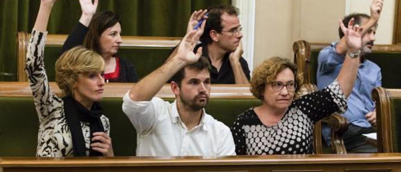 Votación en el último pleno del Ayuntamiento de Castelló.