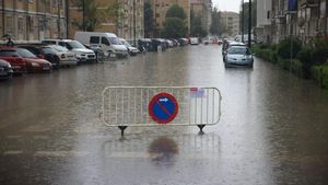 Una calle de Zaragoza, anegada en uno de los últimos episodios de fuertes lluvias.