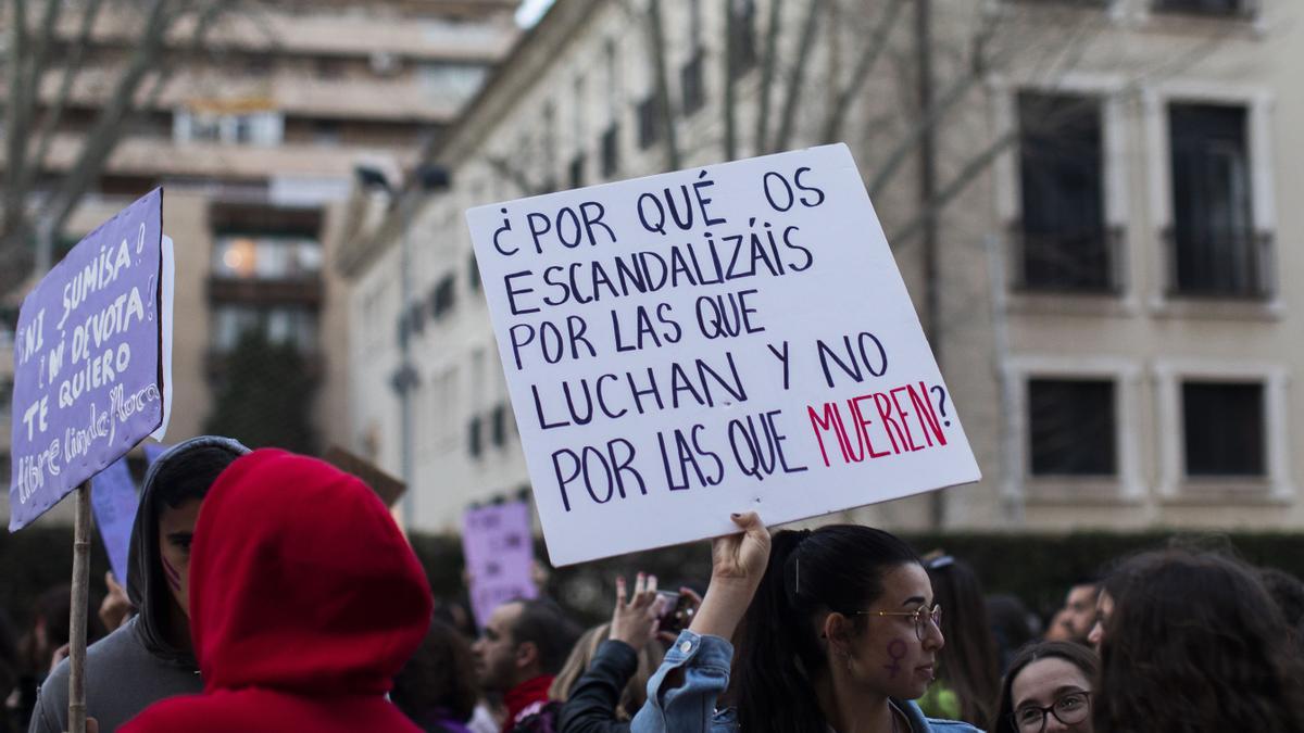 Mujer en un manifestación contra la violencia machista