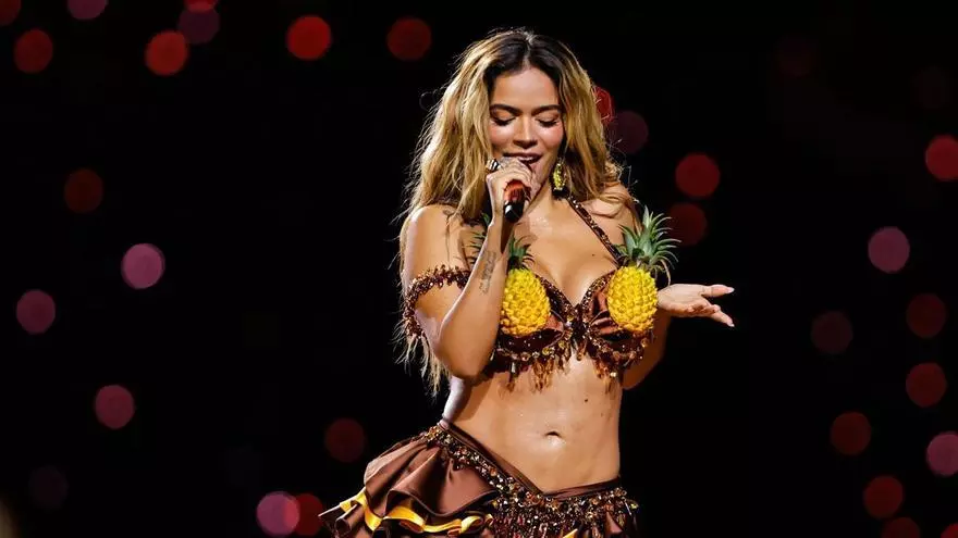 Karol G triunfa en los American Music Awards