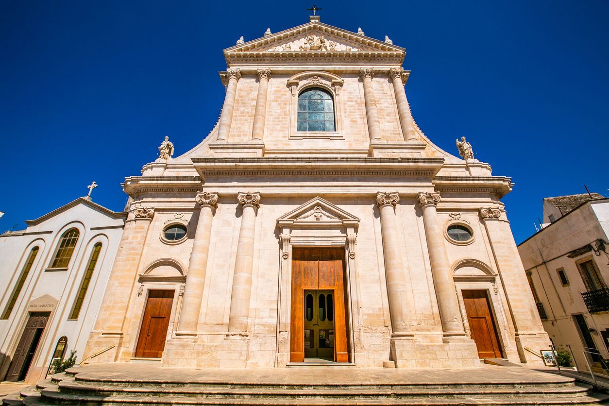 Locorotondo cuenta con varias iglesias muy interesantes.