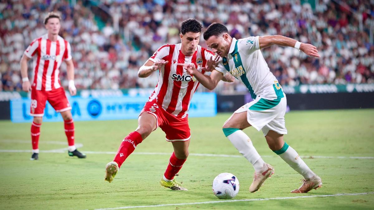 El Córdoba CF se vuelve a ahogar en las áreas en el derbi ante el Almería