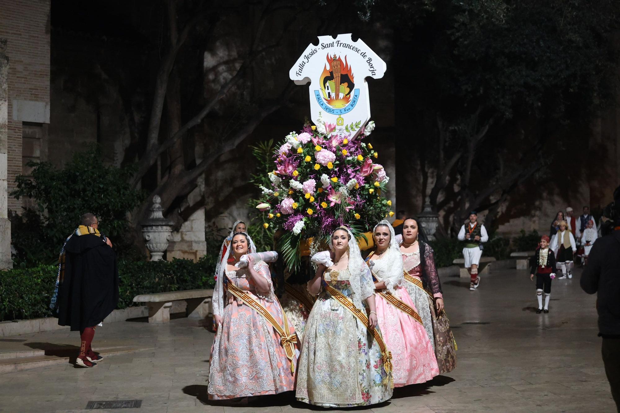 Búscate en el primer día de la Ofrenda en la calle San Vicente entre las 23 y las 24 horas