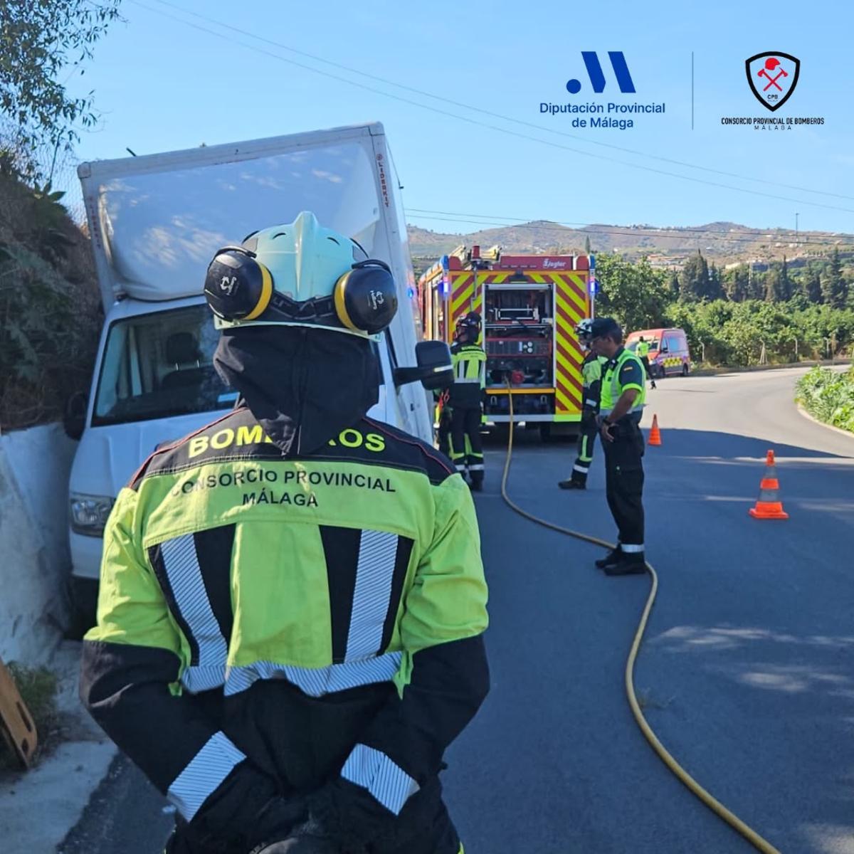 Imagen de la furgoneta accidentada en la MA-3116